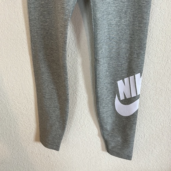 Nike Gray High-Waisted Graphic Leggings Xs - Picture 4 of 9